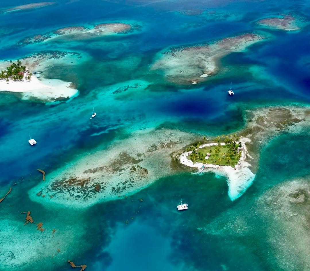 From above, paradise reveals itself in all its beauty ✨🏝️ #sanblas #gunayala #ikigaisailing #livingthedream